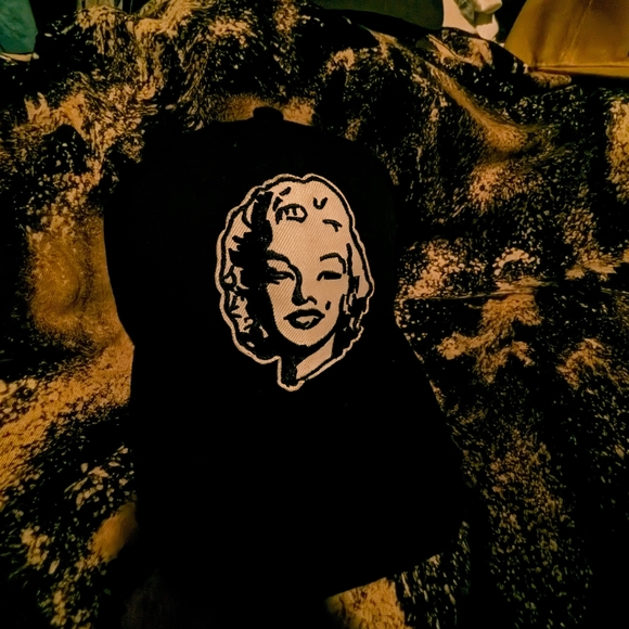 Marilyn Monroe hat, B&W Marilyn Monroe baseball cap, Marilyn Monroe collectible - Picture 2 of 5